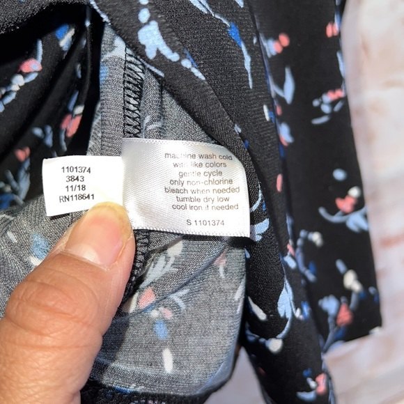 Lane Bryant short sleeve blouse pullover black floral 22/24 v neckline plus - Picture 7 of 9